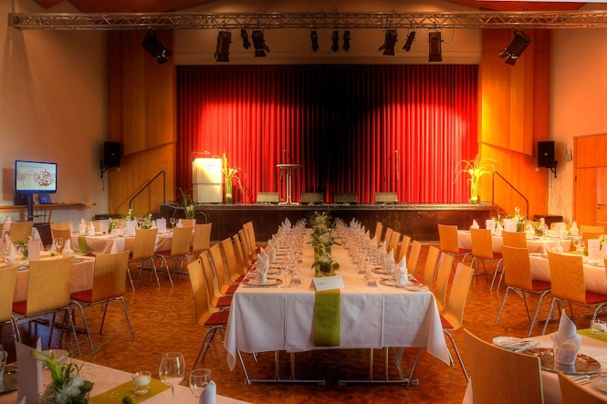 Saal 1 mit Bühne